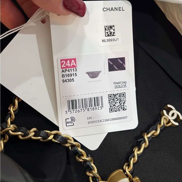 CHANEL Black Quilted Crossbody Bag - Picture 6 of 11